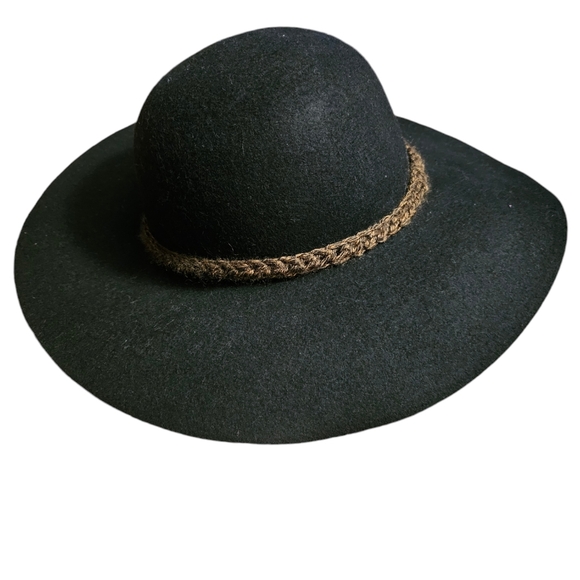 Krafts by Kelly set of 2 womens hats euc - Picture 2 of 15